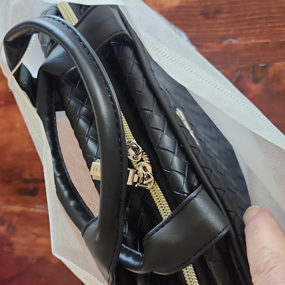 Boyatu Black Make up travel Bag โ NWT โ Woven Leather โ Silver Hardware โ Classy - Picture 15 of 15